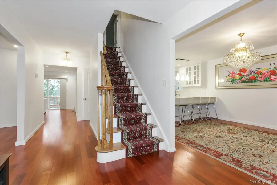 43 Elm Street, Great Neck, NY 11021 - Image #2