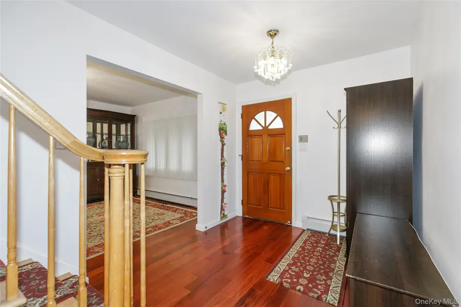 43 Elm Street, Great Neck, NY 11021 - Image #3