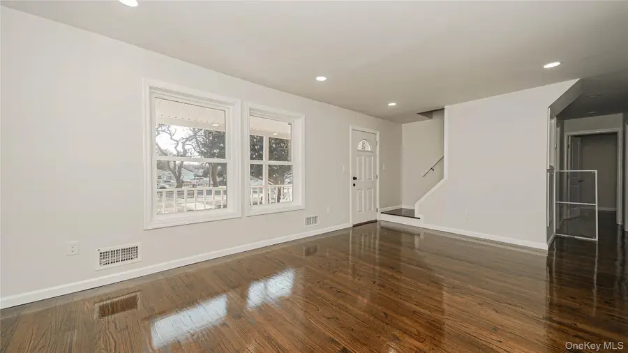 786 4th Avenue, Bay Shore, NY 11706 - Image #3