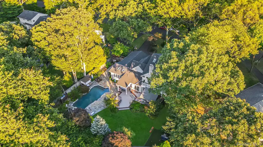 84 Mcculloch Drive, Dix Hills, NY 11746 - Image #3