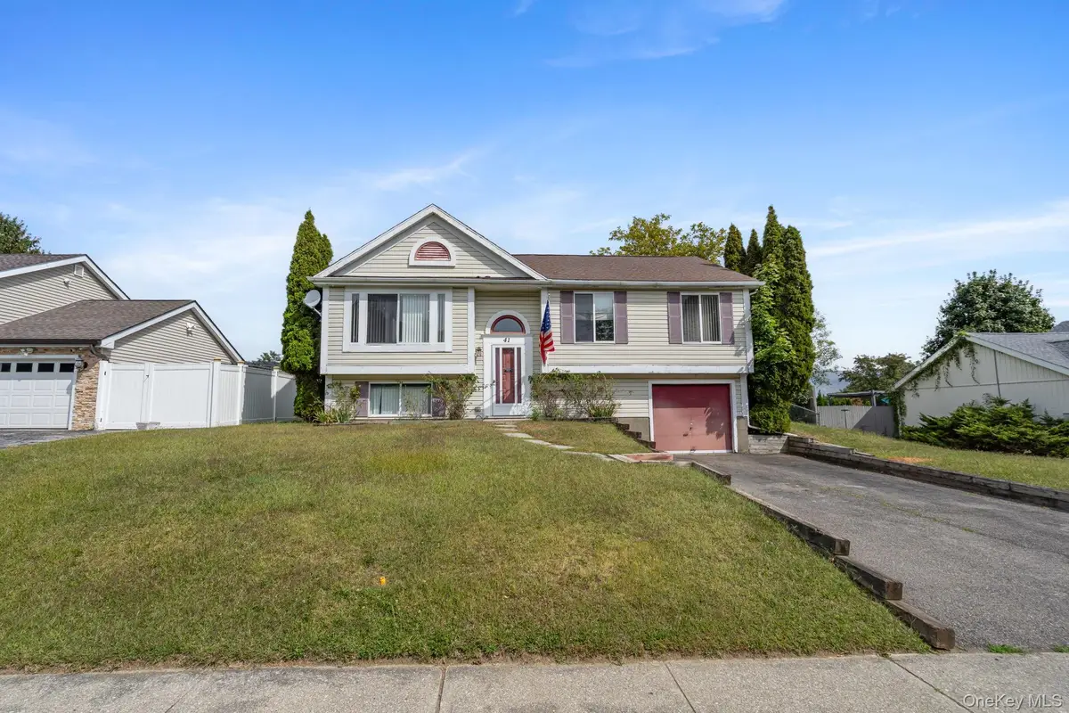 41 Iris Circle, Beacon, NY 12508 - Image #1