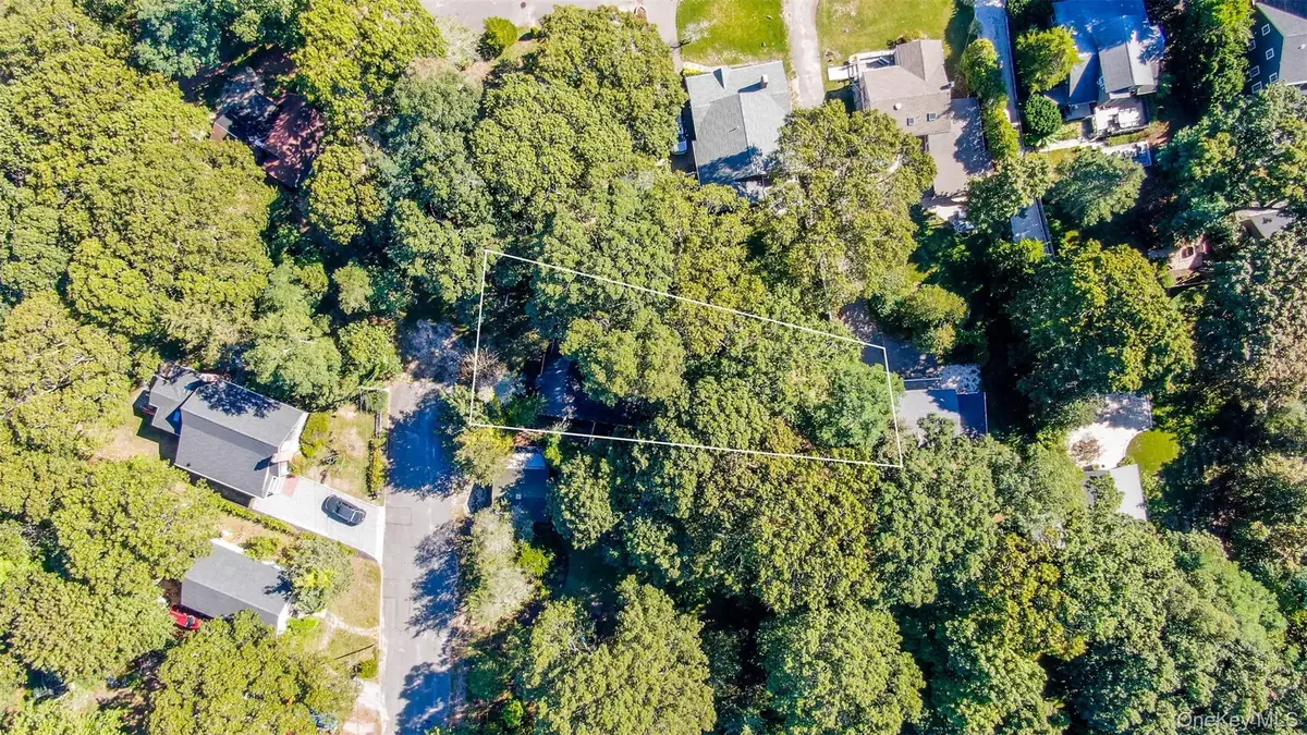 35 N Riley Avenue, Mattituck, NY 11952 - Image #1