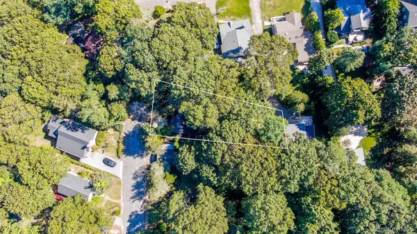 35 N Riley Avenue, Mattituck, NY 11952