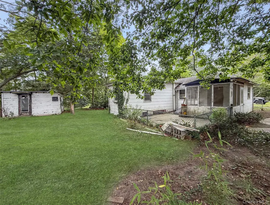 35 N Riley Avenue, Mattituck, NY 11952 - Image #2