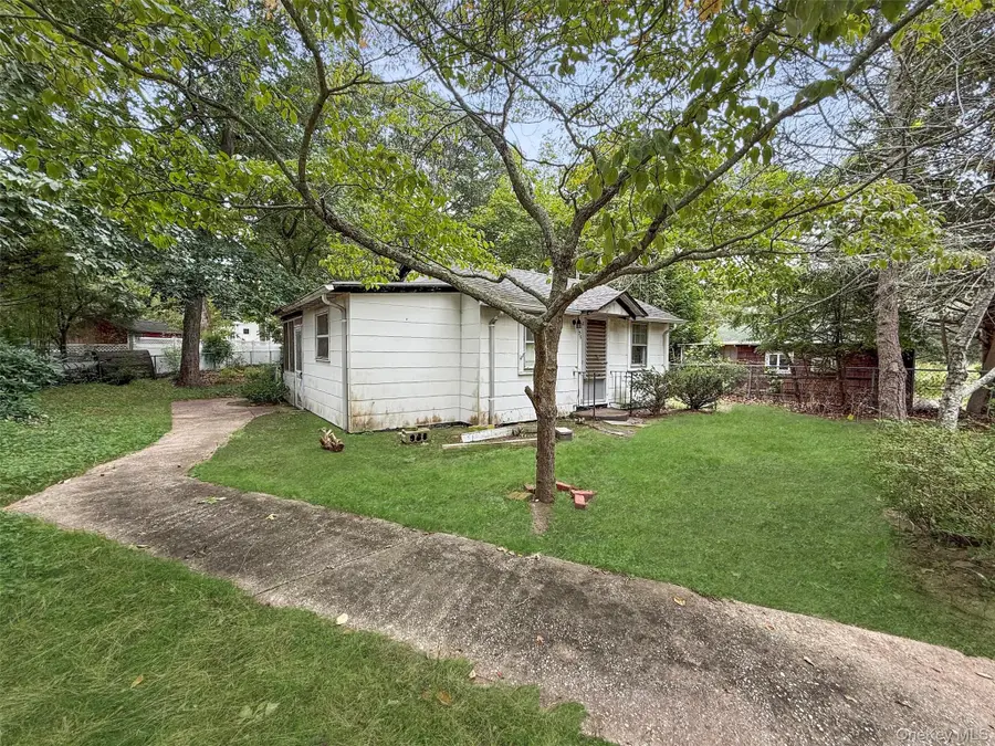 35 N Riley Avenue, Mattituck, NY 11952 - Image #3