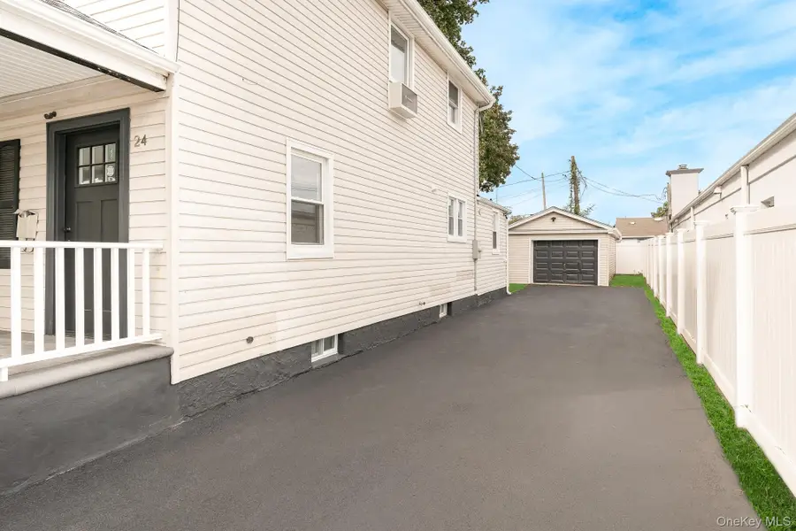 24 Calvert Avenue, West Babylon, NY 11704 - Image #3