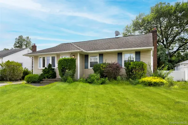 11 Jamaica Ave, Plainview, NY 11803