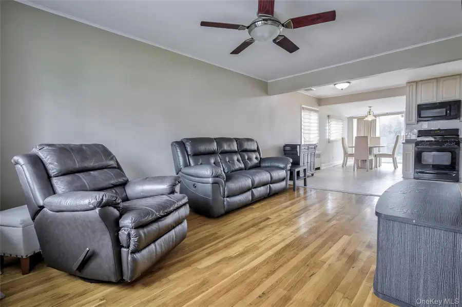 11 Jamaica Ave, Plainview, NY 11803 - Image #3