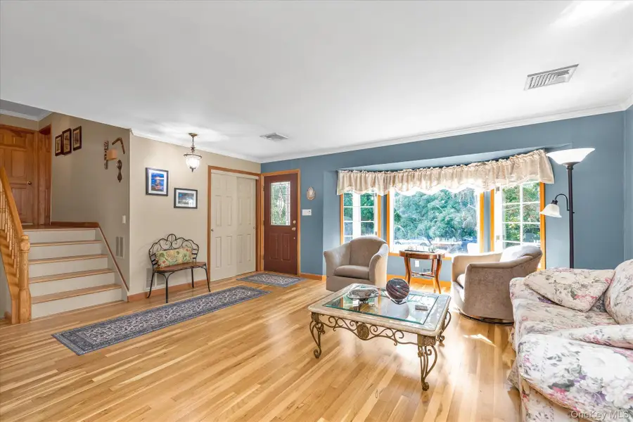 84 Lake Road, Greenlawn, NY 11740 - Image #3