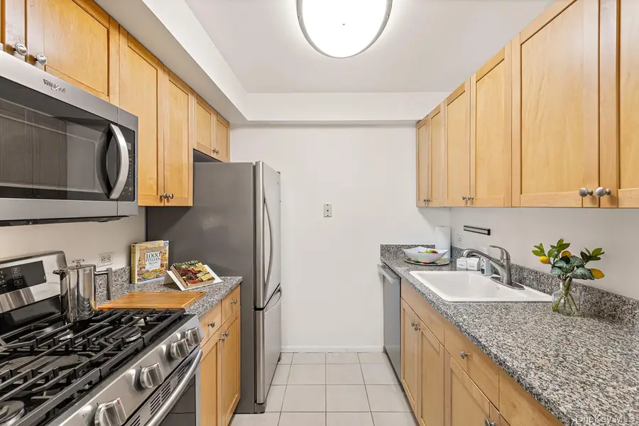 300 W West 145 Street #6M, New York, NY 10030 - Image #3
