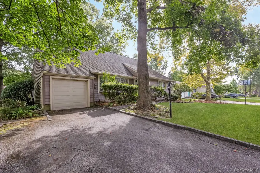 34 Midland Road, Roslyn Heights, NY 11577 - Image #2