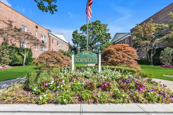 195 N Village Avenue #D4, Rockville Centre, NY 11570
