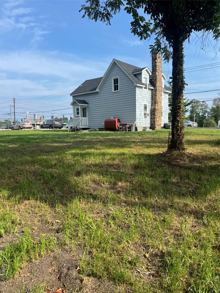 749 E Main Street, Kings Park, NY 11754 - Image #2