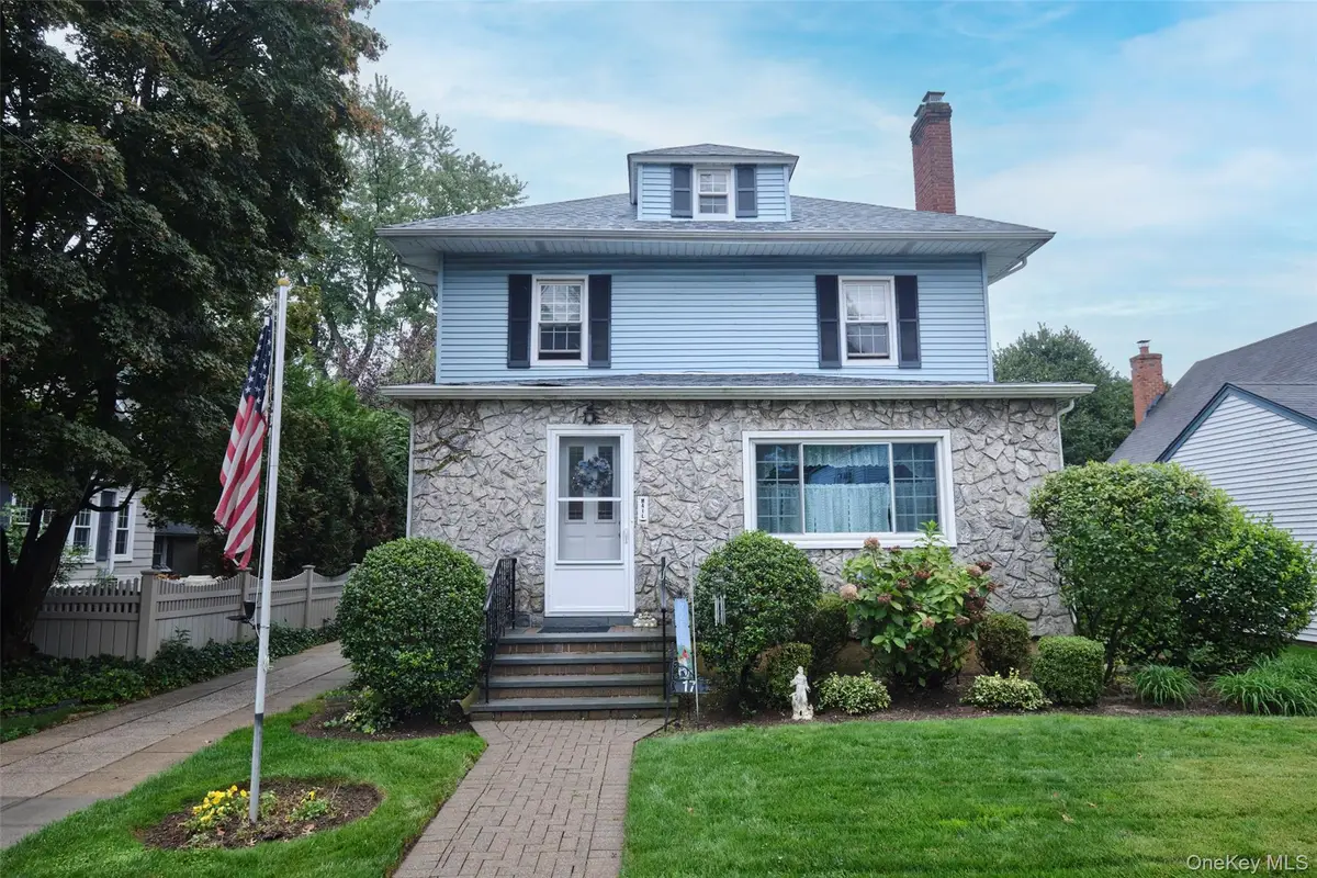 17 Concord Street, Floral Park, NY 11001 - Image #1