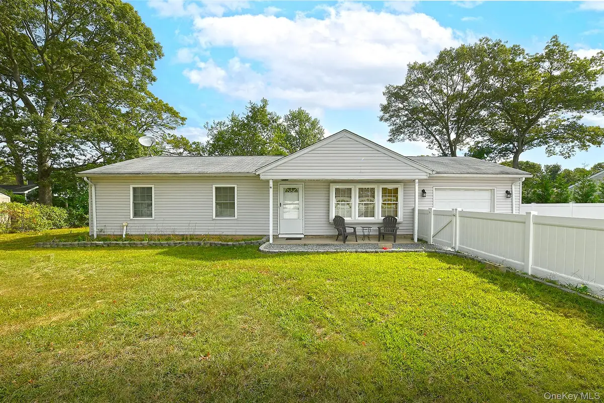 541 Blue Point Road, Farmingville, NY 11738 - #1