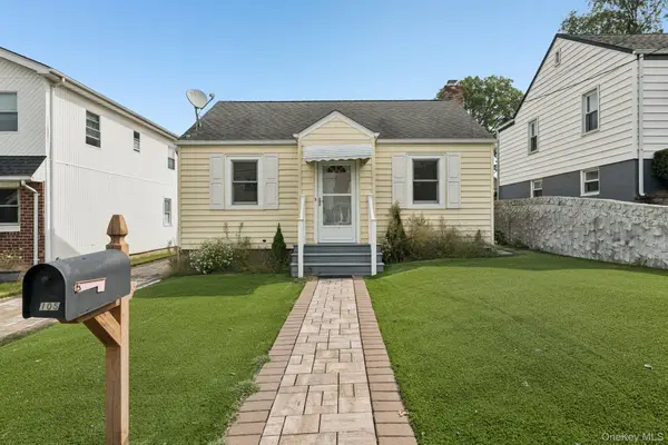 105 Devon Road, Albertson, NY 11507