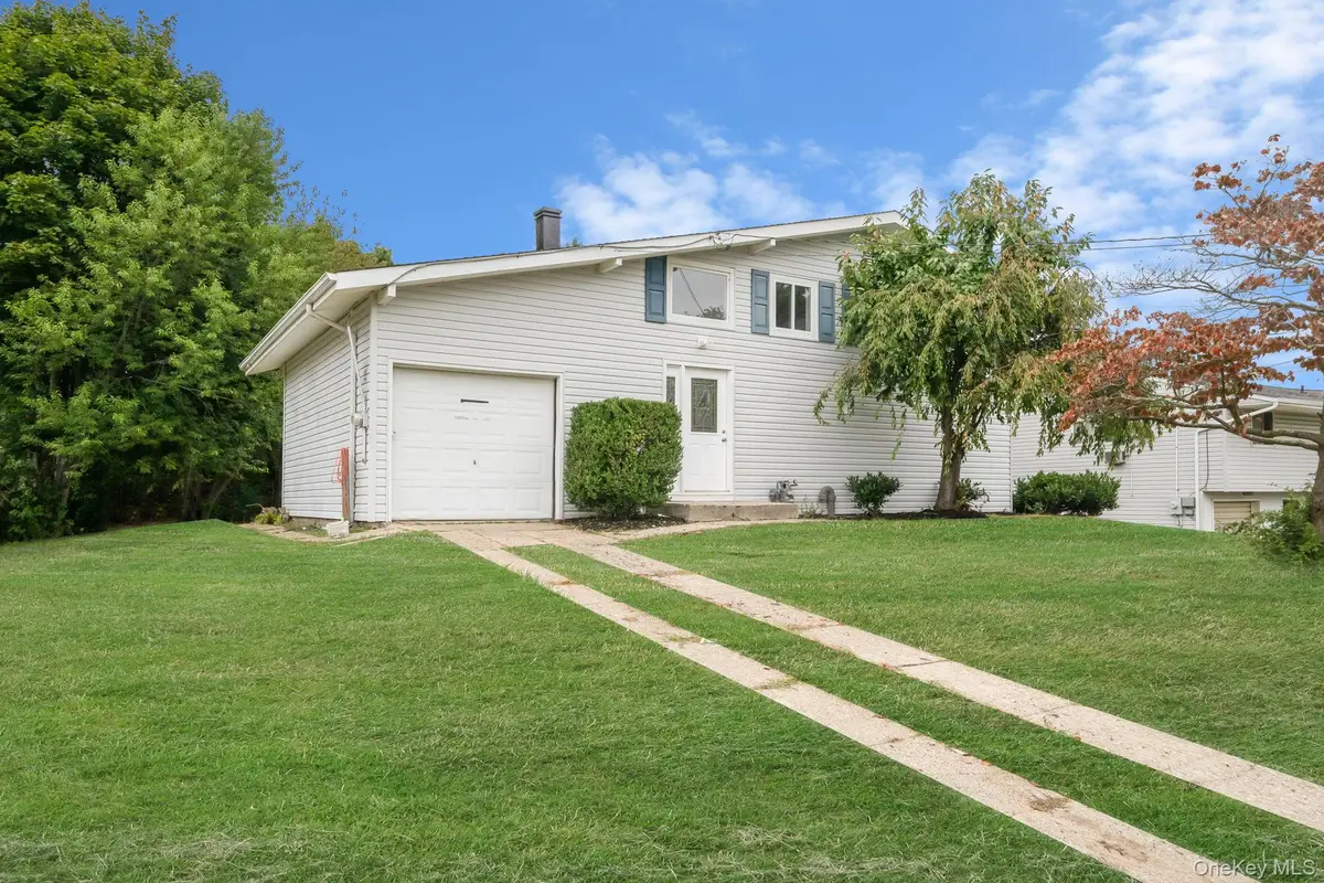 40 Gettysburg Drive, Holbrook, NY 11741 - Image #1