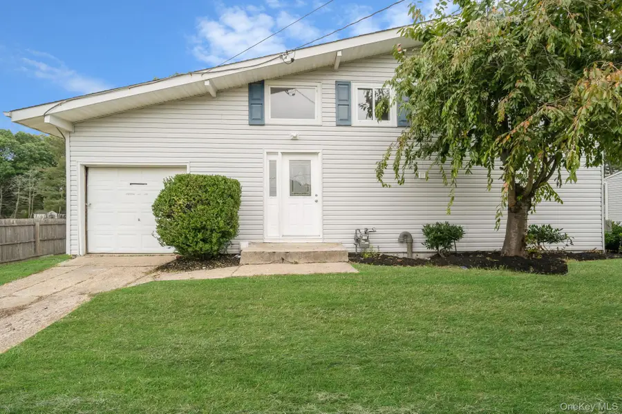 40 Gettysburg Drive, Holbrook, NY 11741 - Image #2