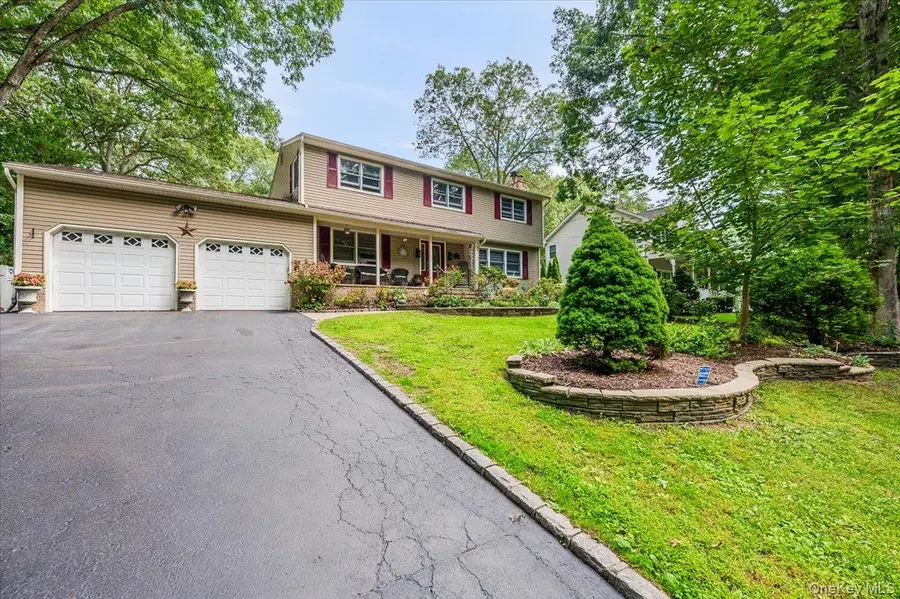 677 Meadow Road, Smithtown, NY 11787 - Image #2