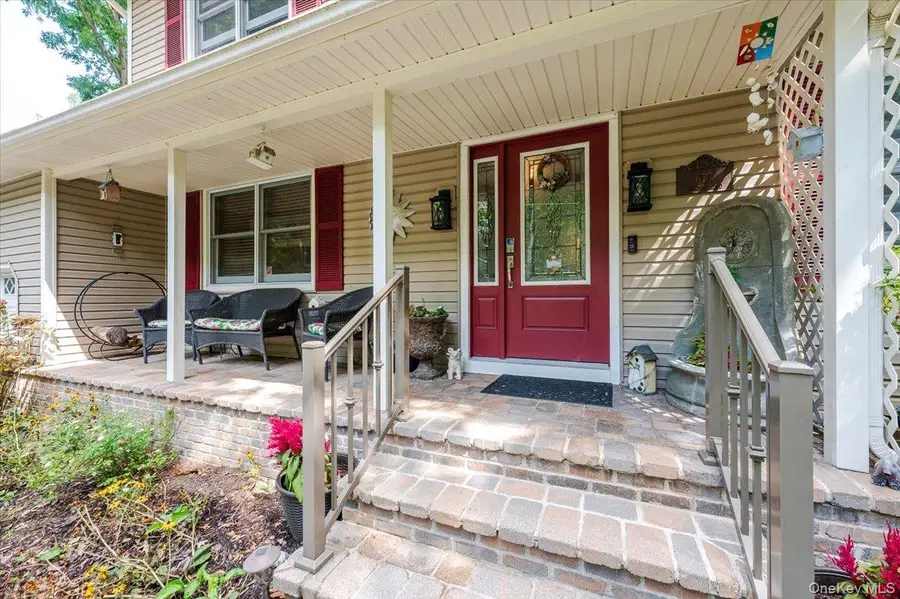 677 Meadow Road, Smithtown, NY 11787 - Image #3