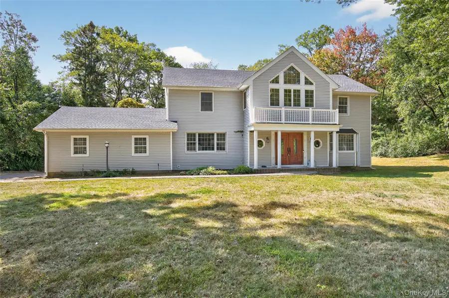 19 Woodvale Drive, Laurel Hollow, NY 11791 - Image #2