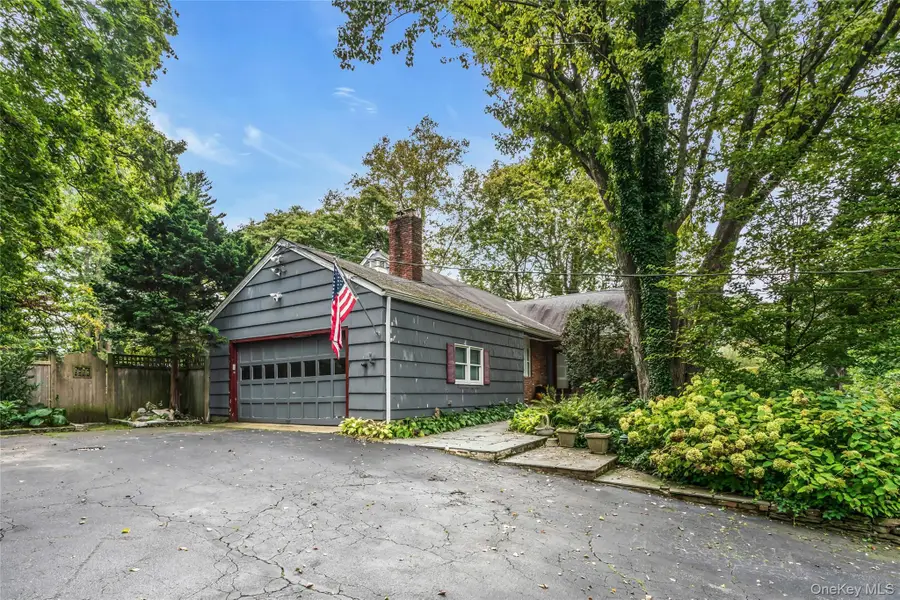 6 Harmony Road, Huntington, NY 11743 - Image #3
