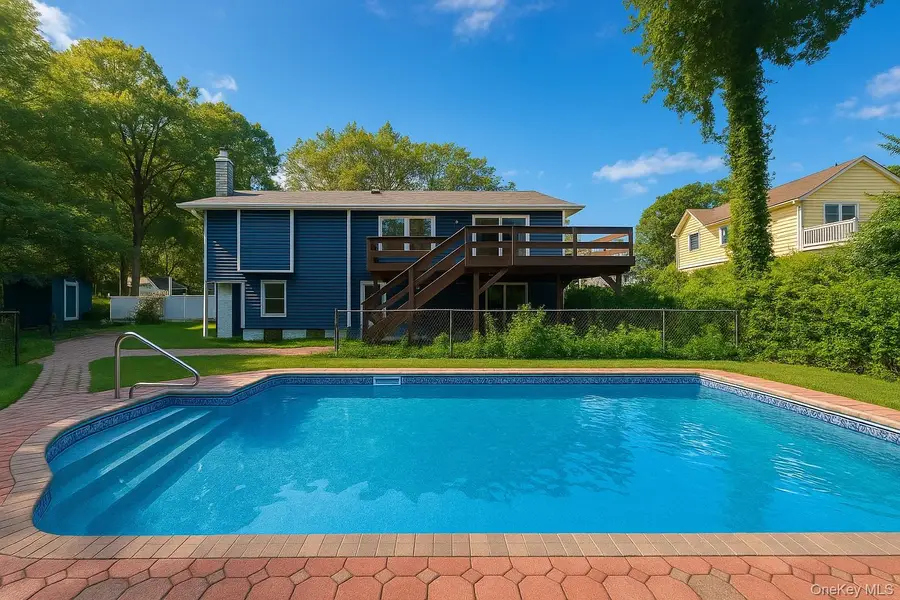 18 Park Drive East, Syosset, NY 11791 - Image #2