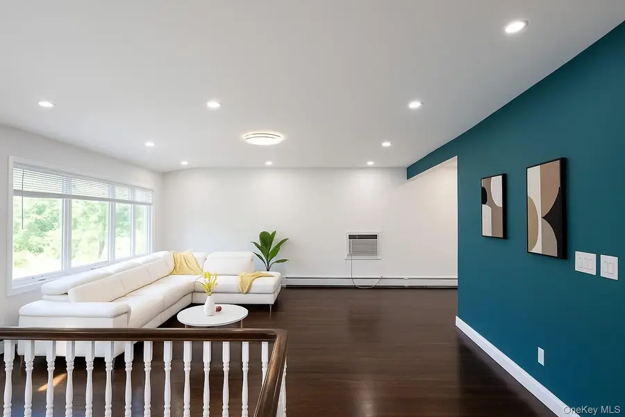 18 Park Drive East, Syosset, NY 11791 - Image #3