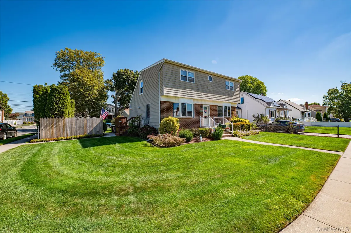 31 Garden Boulevard, Hicksville, NY 11801 - Image #1