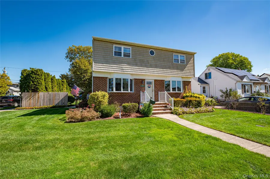 31 Garden Boulevard, Hicksville, NY 11801 - Image #2