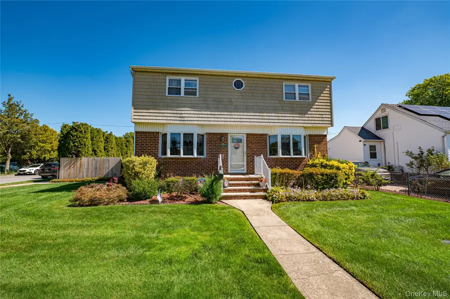 31 Garden Boulevard, Hicksville, NY 11801 - Image #3