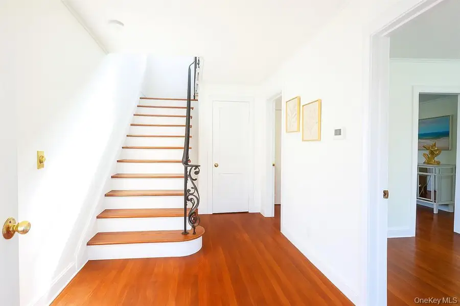 4734 Glenwood Street, Little Neck, NY 11362 - Image #2