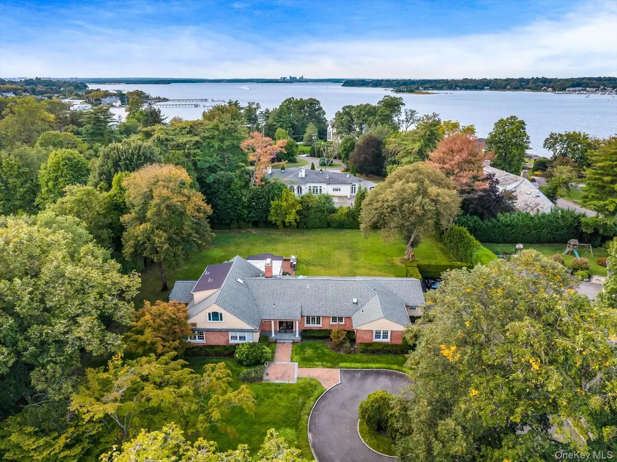 532 E Shore Road, Great Neck, NY 11024 - Image #1