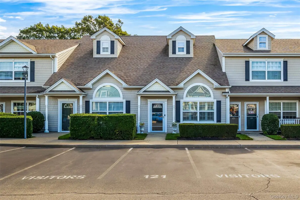 121 Willow Lane, Valley Stream, NY 11580 - #1