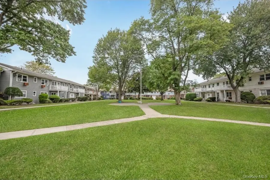 7A Hemlock Drive #65, Bay Shore, NY 11706 - Image #3