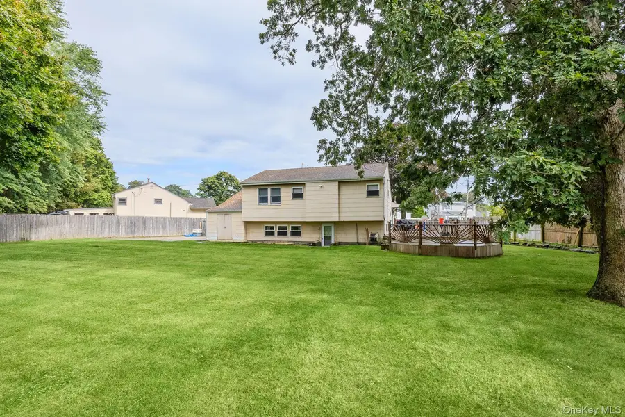 22 Larry Road, Selden, NY 11784 - Image #3