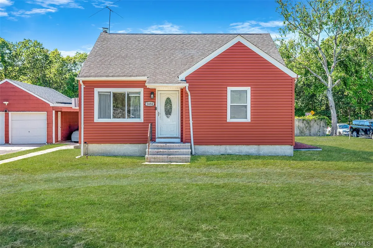 1454 E Forks Road, Bay Shore, NY 11706 - Image #1