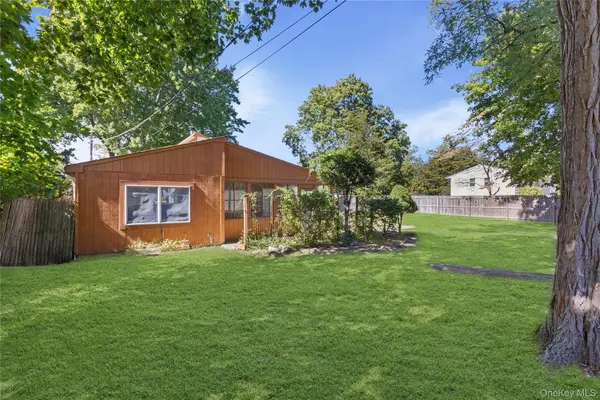 26 Queen Road, Rocky Point, NY 11778