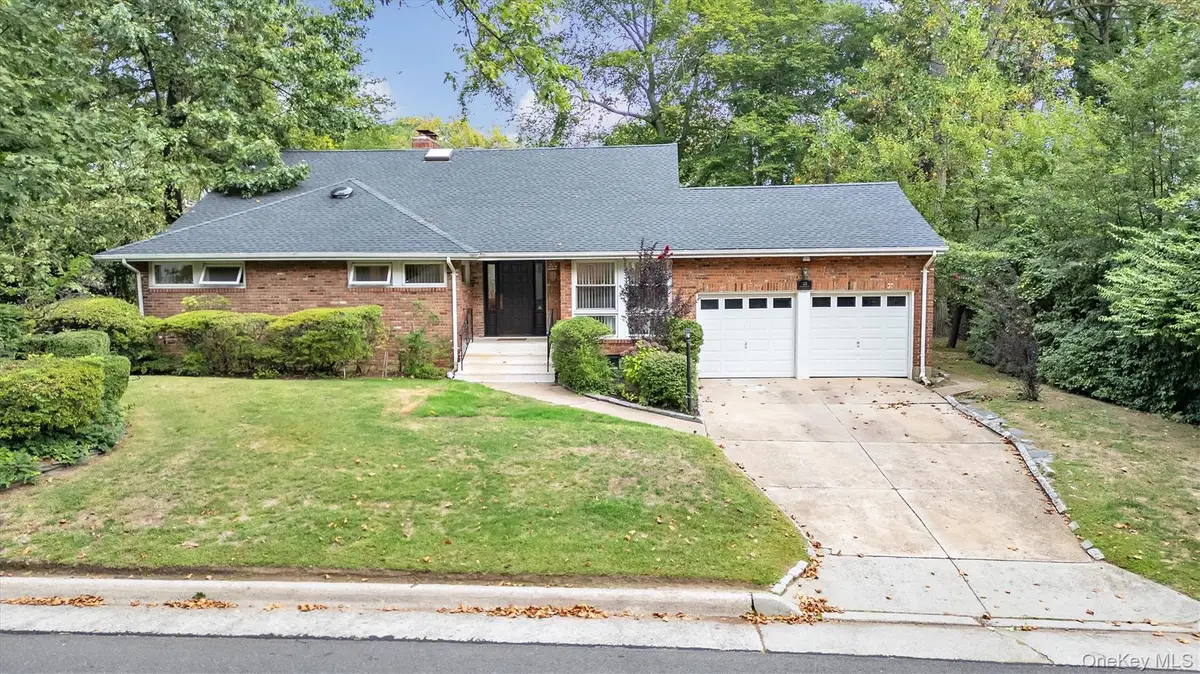 125 Colonial Road, Great Neck, NY 11021 - Image #1