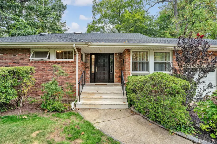 125 Colonial Road, Great Neck, NY 11021 - Image #2