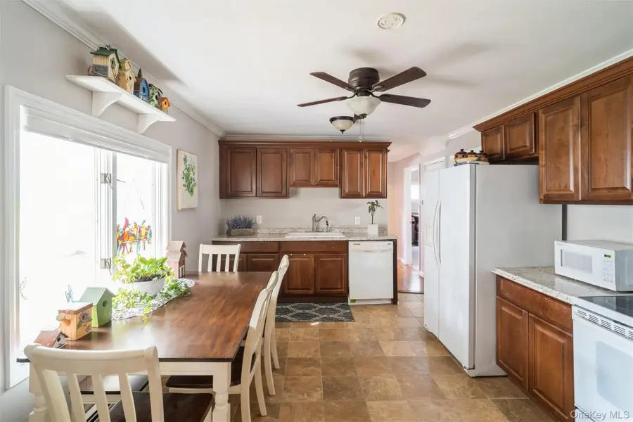 86 Ackerly Lane, Ronkonkoma, NY 11779 - Image #3