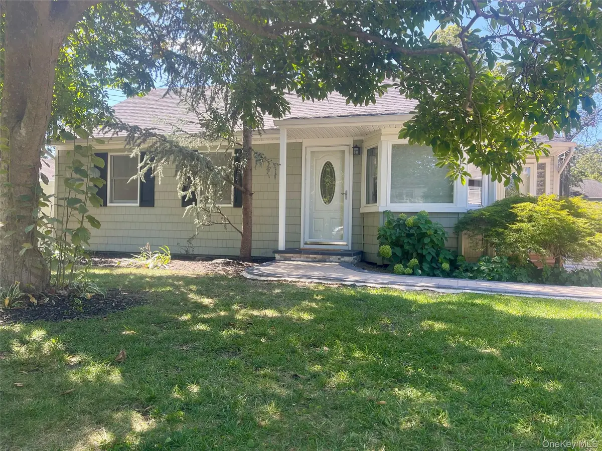 20 Pequot Lane, East Islip, NY 11730 - Image #1