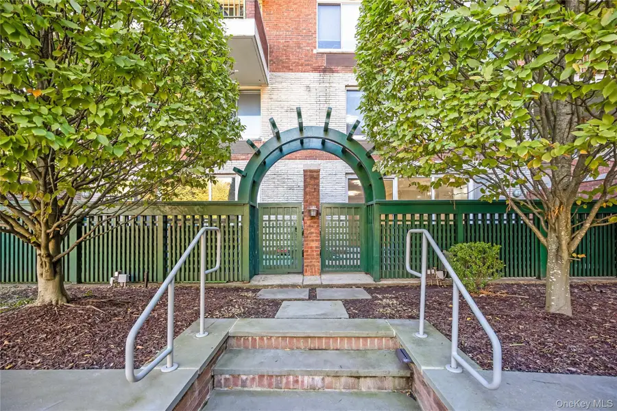 100 Hilton Avenue #M27, Garden City, NY 11530 - Image #3