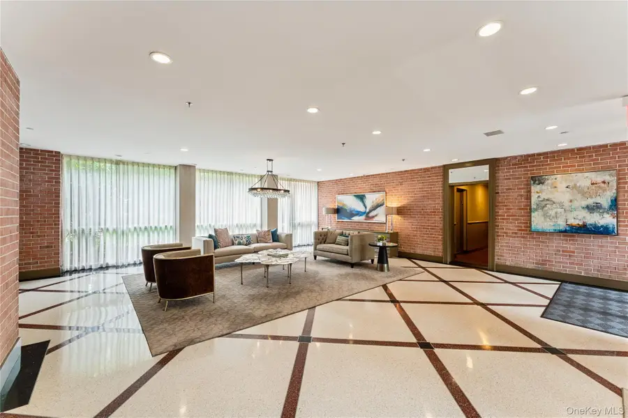 20 Canterbury Road #2F, Great Neck, NY 11021 - Image #2