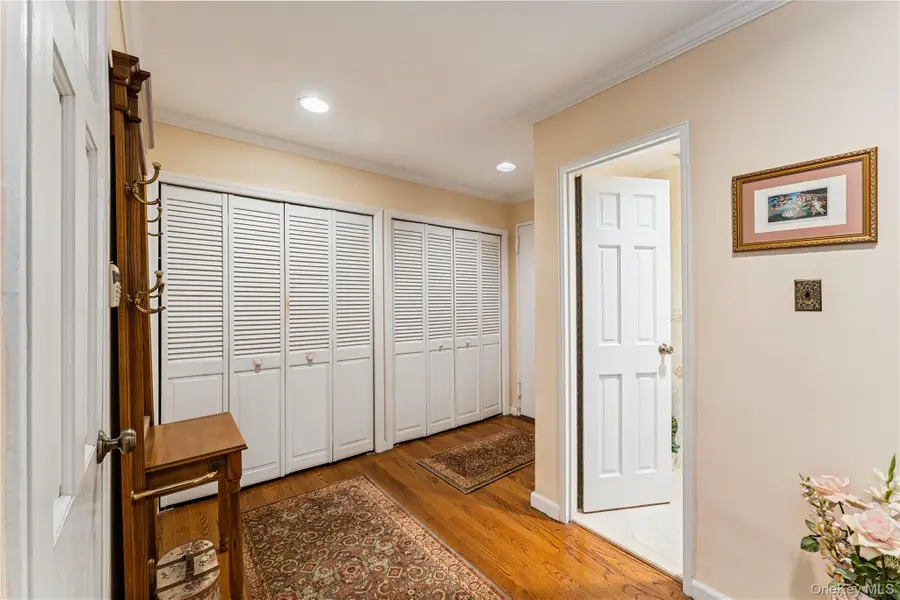 20 Canterbury Road #2F, Great Neck, NY 11021 - Image #3