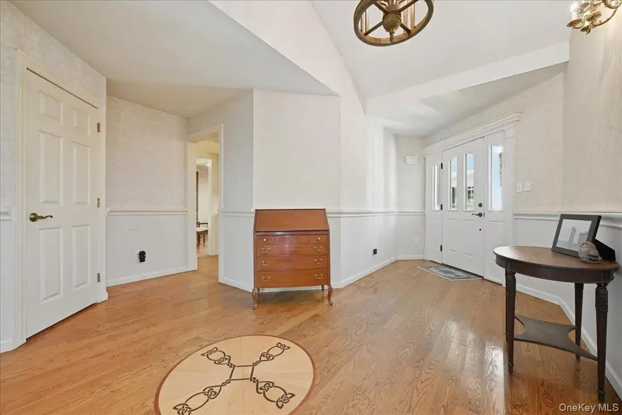 15 Centerport Road, Greenlawn, NY 11740 - Image #3