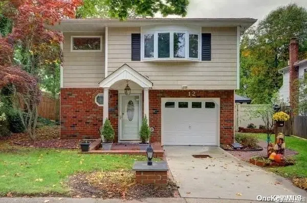 12 Deamer Court, Huntington Station, NY 11746