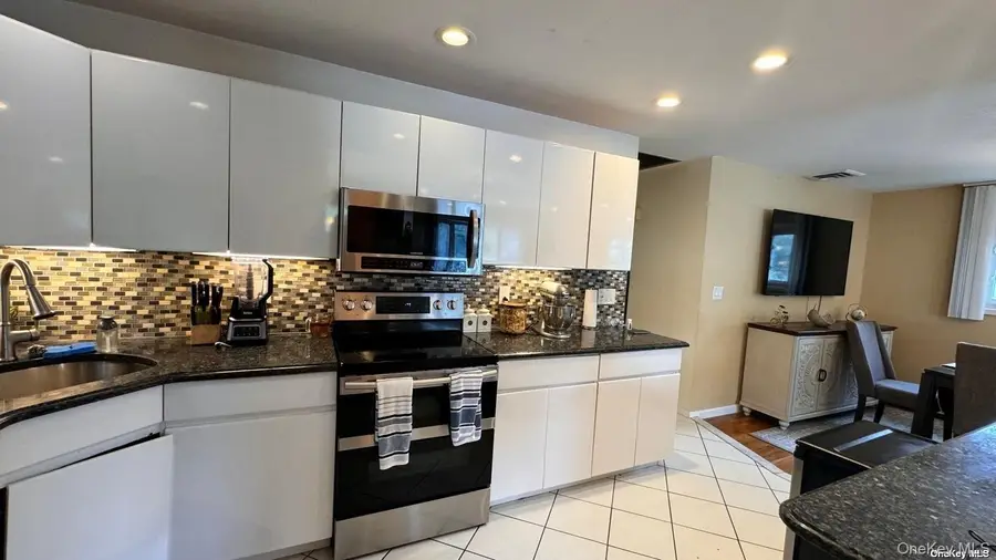 12 Deamer Court, Huntington Station, NY 11746 - Image #2