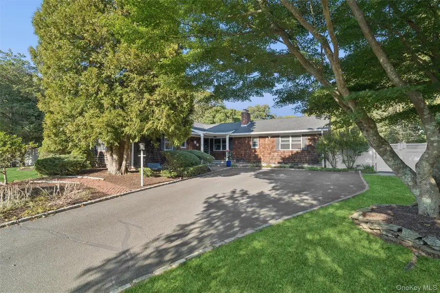 9 Monte Lane, Center Moriches, NY 11934 - Image #2