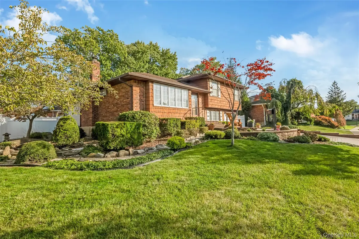 40 Damin Drive, Farmingdale, NY 11735 - Image #1